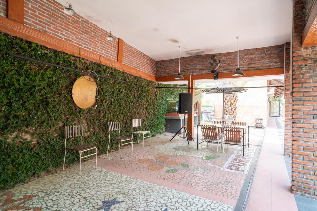 Reddoorz @ Panglima Sudirman Madiun Hotel Exterior foto